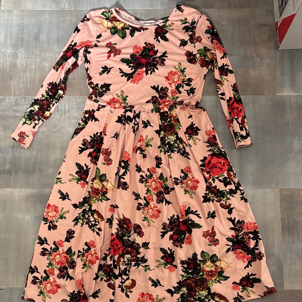 Reb and J Floral Midi Dress in Pink size medium